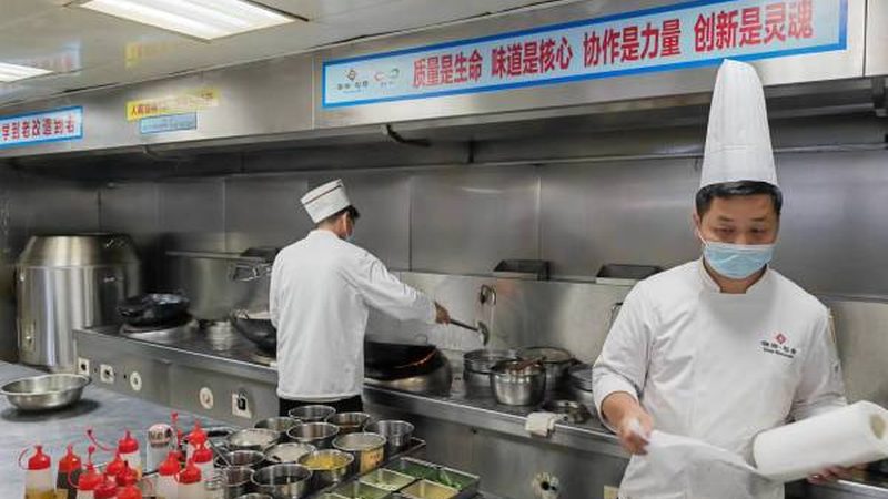 面包口感松软的秘密：面粉的选择与处理技巧**
